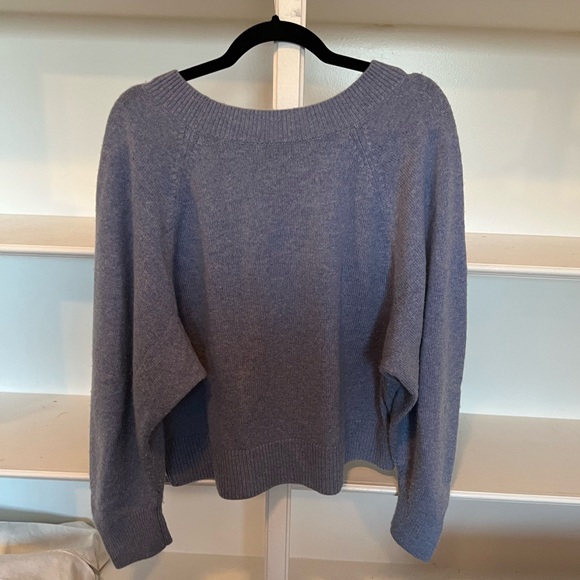 VINCE Blue Gorgeous Sweater - L - Picture 3 of 6